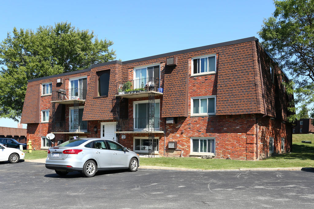 Camelot Village Apartments in Blasdell, NY | ApartmentHomeLiving.com