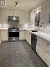 100 Burrows Hall Blvd in Toronto, ON - Building Photo - Building Photo
