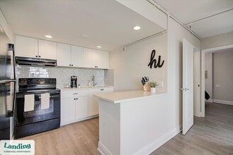 305 Dr. M.L.K. Jr St S, Unit 402 in St. Petersburg, FL - Foto de edificio - Building Photo