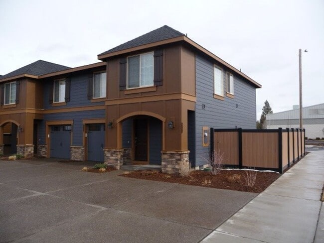 20298 Schaeffer Dr in Bend, OR - Building Photo - Building Photo