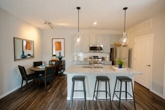 Elan Park Apartments in Columbus, OH - Foto de edificio - Building Photo