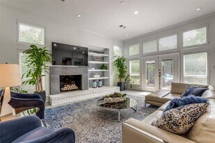 7220 Lavendale Cir in Dallas, TX - Building Photo