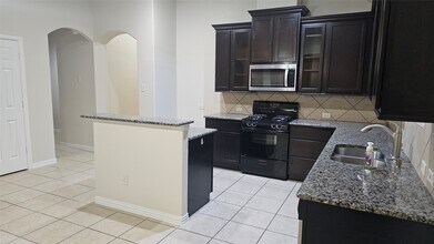 10002 Blissfull Valley Ln in Tomball, TX - Building Photo - Building Photo