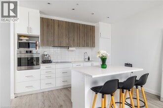 181 King St S in Waterloo, ON - Building Photo - Building Photo