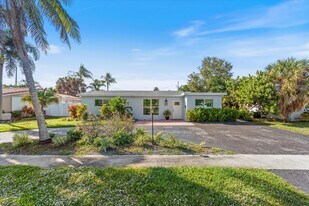 4921 NE 23rd Ave in Lighthouse Point, FL - Building Photo