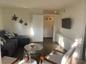 201 Sea Cliff Way in Oceanside, CA - Foto de edificio - Building Photo