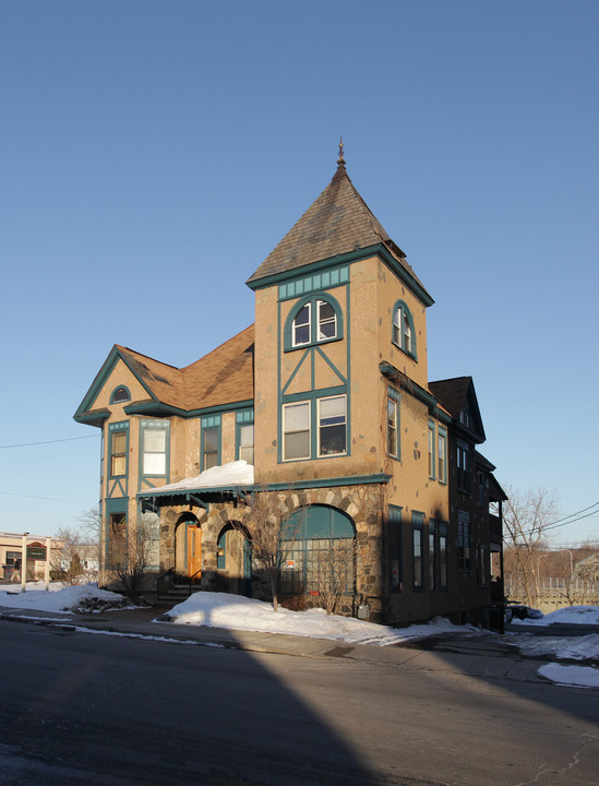 100 N Main St in Mechanicville, NY - Building Photo