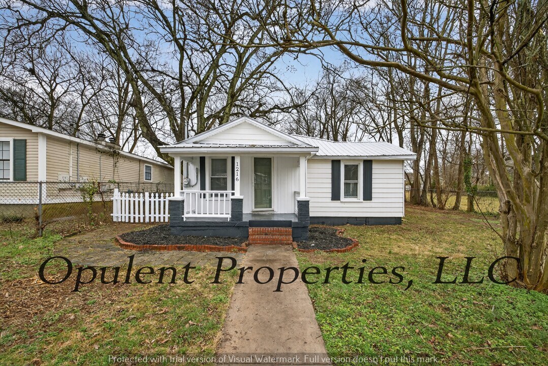 1216 Stevens Ave NE in Huntsville, AL - Building Photo