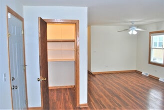 821 E Lilly Ln in Palatine, IL - Building Photo - Building Photo