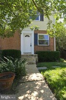 5835 Fifer Dr in Alexandria, VA - Building Photo