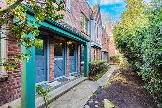 Lansdowne Manor in Seattle, WA - Building Photo - Building Photo