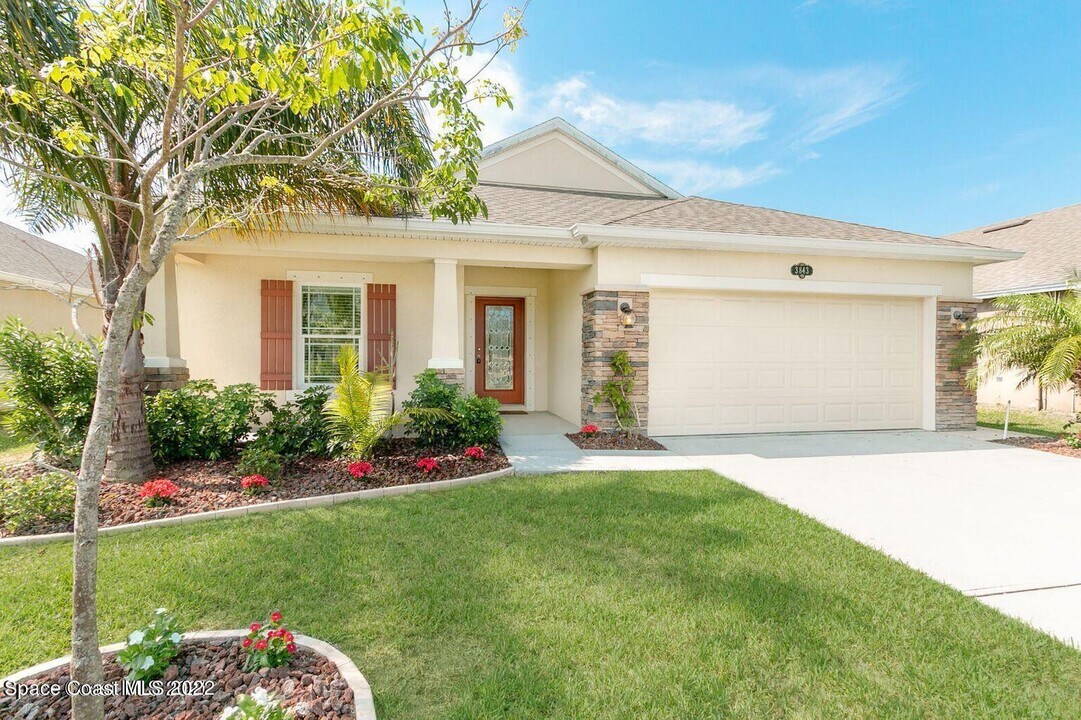 3843 Radley Dr in West Melbourne, FL - Building Photo