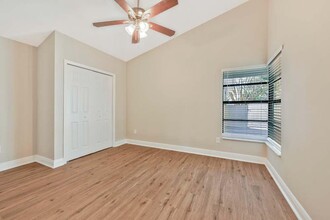 9785 Piney Point Cir in Orlando, FL - Foto de edificio - Building Photo