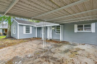 500 Farrer St in Angleton, TX - Building Photo - Building Photo