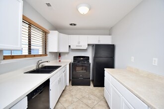 758 Cincinnati-Batavia Pike in Cincinnati, OH - Building Photo - Building Photo