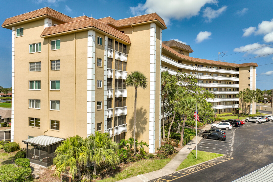 Seminole on the Green Cavalier One in Seminole, FL - Building Photo