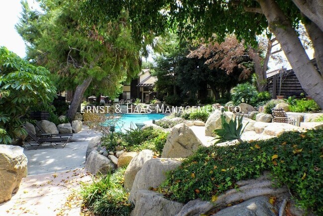 3667 Country Club Dr-Unit -UNIT C in Long Beach, CA - Building Photo - Building Photo
