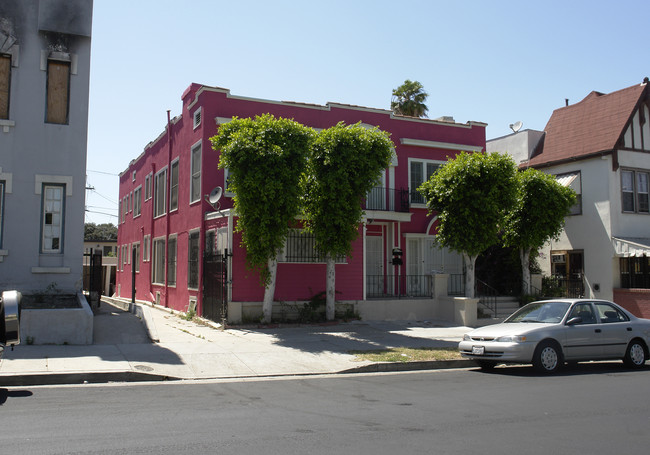 139 S Manhattan Pl in Los Angeles, CA - Foto de edificio - Building Photo