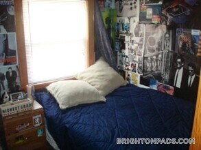 27 S Crescent Circuit, Unit B in Boston, MA - Building Photo - Building Photo