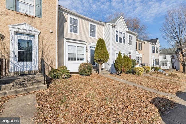 2740 Brier Pond Cir in Woodbridge, VA - Foto de edificio - Building Photo