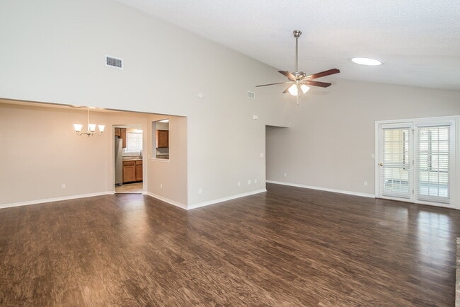 8437 Hamden Rd in Jacksonville, FL - Building Photo - Building Photo