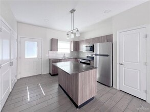 21 W Cortlandt St in Edinburg, TX - Building Photo - Building Photo
