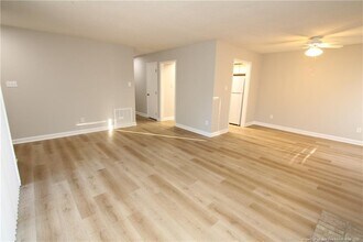 118 Manhattan Ct in Cary, NC - Building Photo - Building Photo