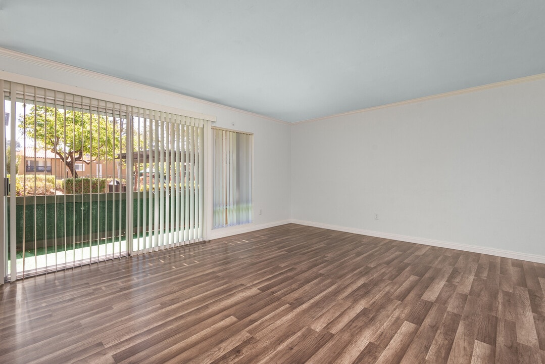 17131 W Bernardo Dr in San Diego, CA - Foto de edificio