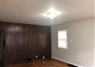 630 Essex St in Akron, OH - Foto de edificio - Building Photo