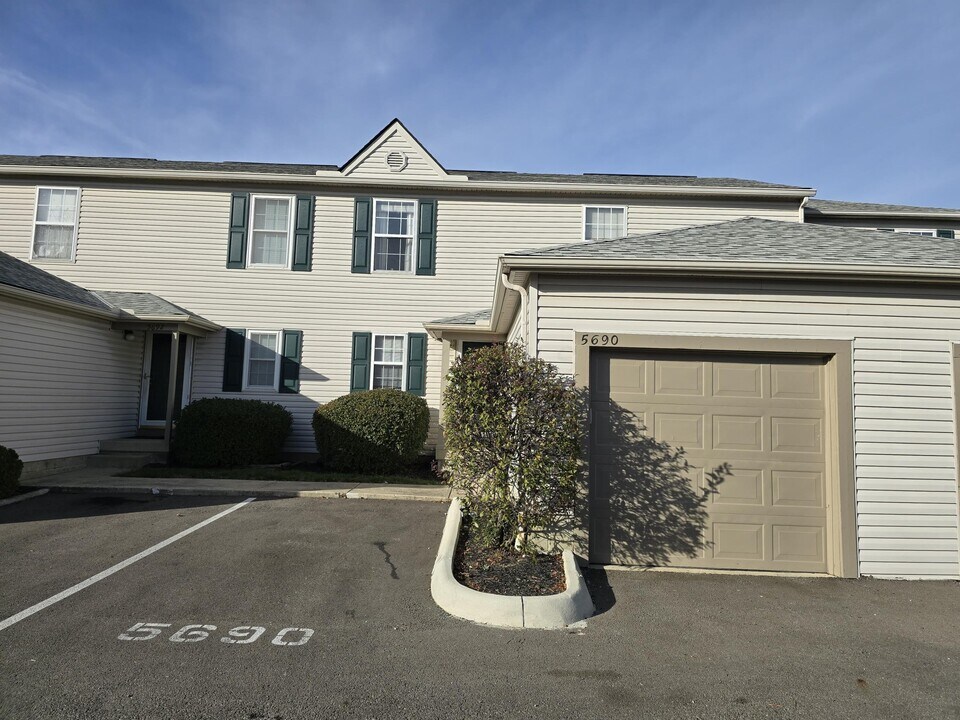 5690 Kilbury Ln in Hilliard, OH - Building Photo