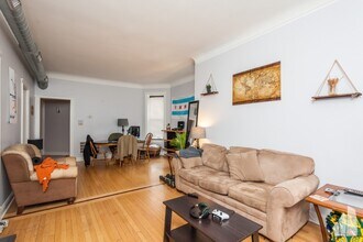 1014 W Roscoe St, Unit 2f in Chicago, IL - Building Photo - Building Photo
