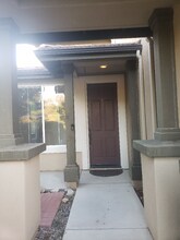 4705 Dartmoor Ct in Moorpark, CA - Foto de edificio - Building Photo