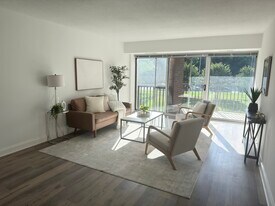 1300 Army Navy Dr, Unit 124 in Arlington, VA - Building Photo