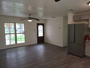 4406 Desert View Dr in San Antonio, TX - Building Photo - Building Photo