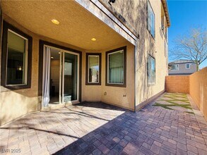3041 Savella Ave in Henderson, NV - Foto de edificio - Building Photo