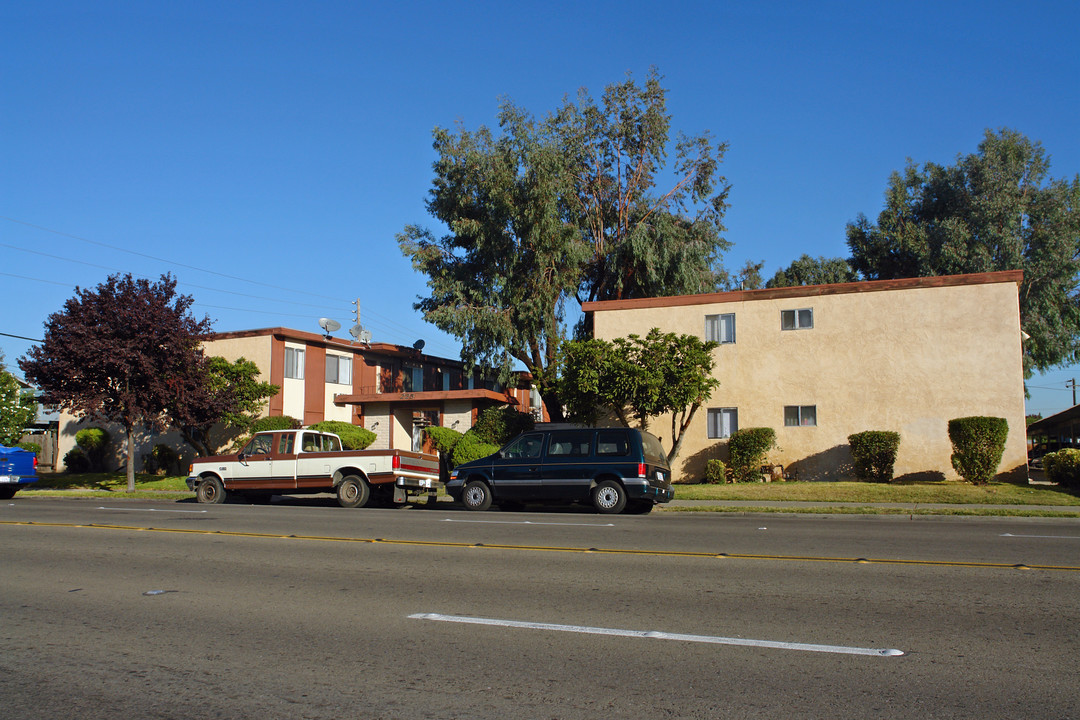 225 W Benjamin Holt Dr in Stockton, CA - Building Photo