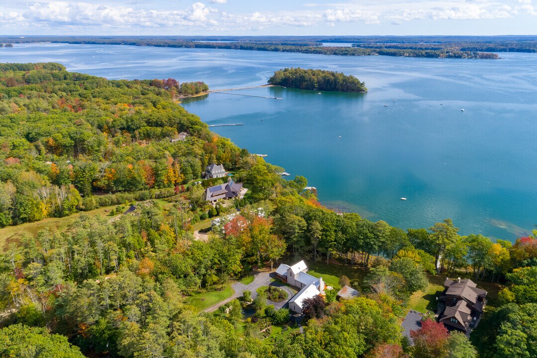 101 Lower Flying Point Rd in Freeport, ME - Foto de edificio