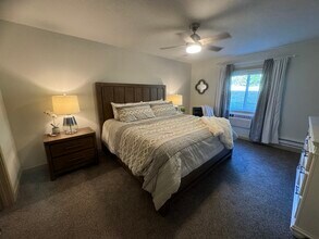 455 Century Pl, Unit 214 in Onalaska, WI - Foto de edificio - Building Photo