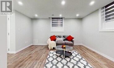 85 Eaglecrest St in Kitchener, ON - Building Photo - Building Photo