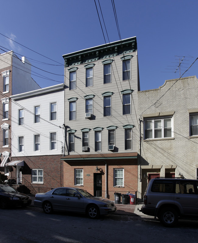 410 Adams St in Hoboken, NJ - Building Photo - Building Photo