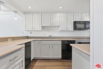4316 Marina City Dr in Marina Del Rey, CA - Building Photo - Building Photo