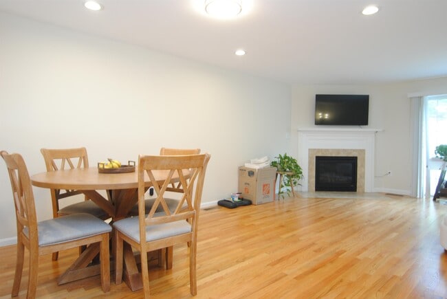 109 Overlook Cir in Hudson, NH - Building Photo - Building Photo