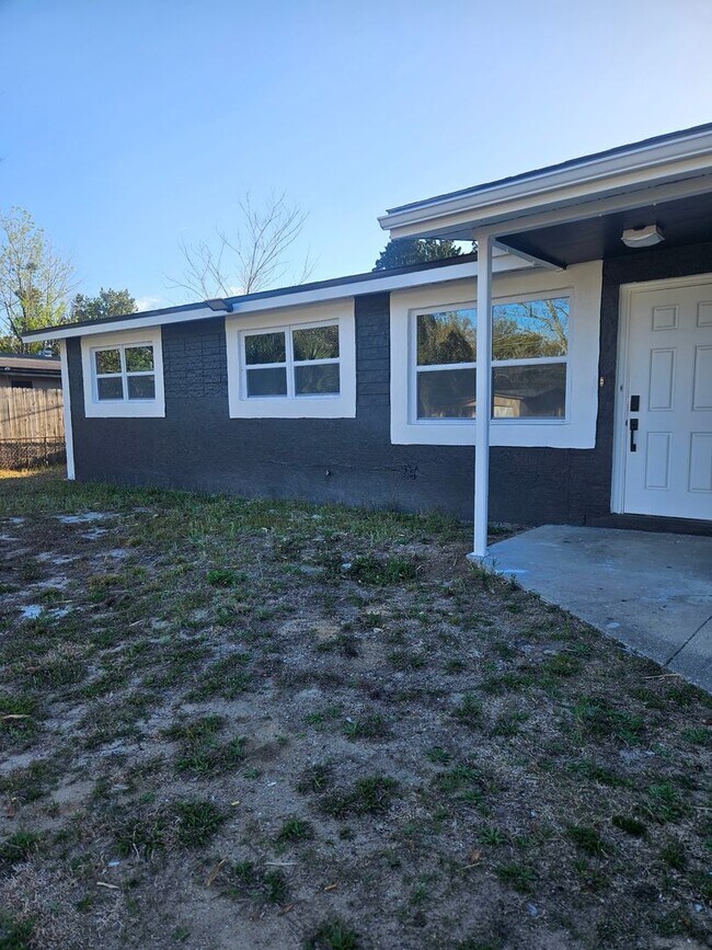 838 Lewis Dr in Daytona Beach, FL - Building Photo - Building Photo