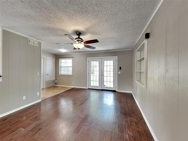 10689 Le Mans Dr in Dallas, TX - Building Photo - Building Photo