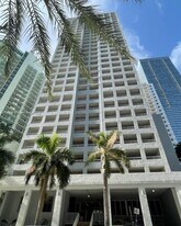 170 SE 14th St in Miami, FL - Building Photo