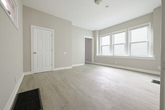 2354 Victor Street in Cincinnati, OH - Foto de edificio - Building Photo