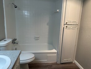 3754 W Buckingham Rd, Unit 103 in Garland, TX - Foto de edificio - Building Photo