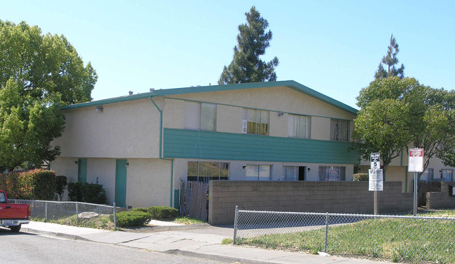 213-274 Holly St in Vallejo, CA - Foto de edificio - Building Photo