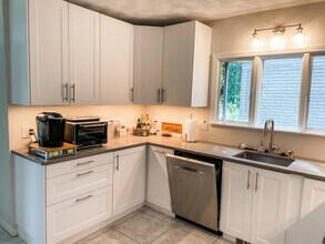384 Fellsway W, Unit 1 in Medford, MA - Foto de edificio - Building Photo