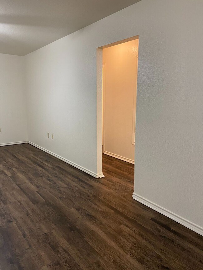 1110 Williams Ave-Unit -F in Cleburne, TX - Foto de edificio - Building Photo